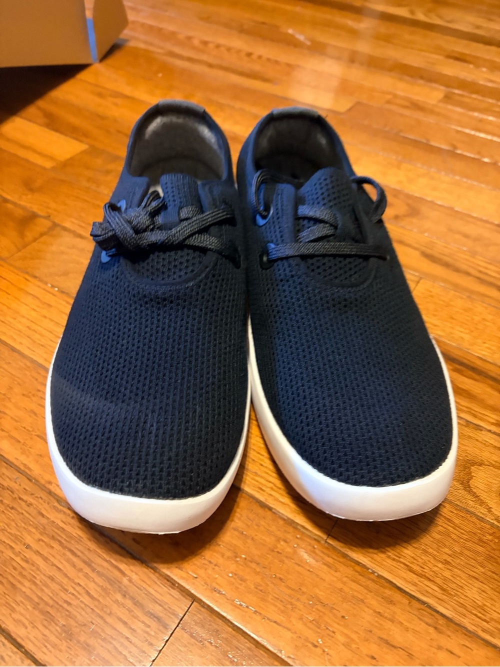 allbirds Men’s BlackMesh Sneakers with White Sole-all natural materials